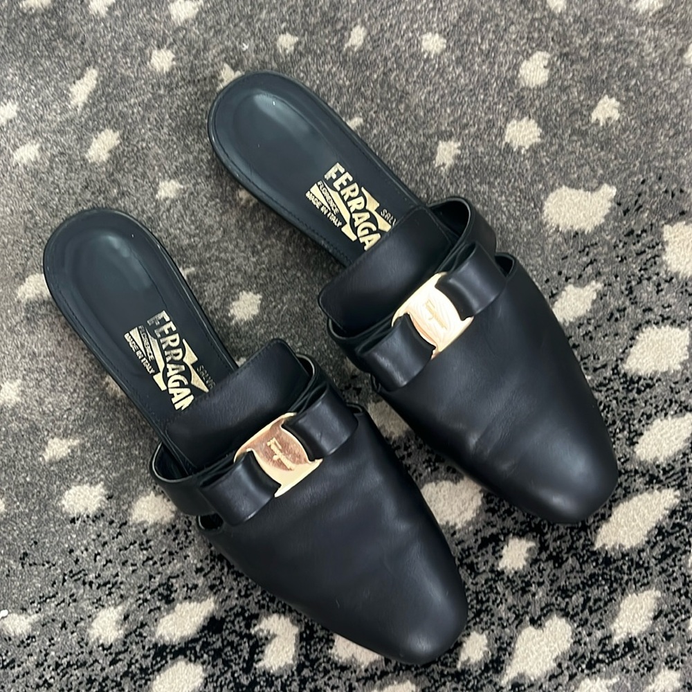 Salvatore Ferragamo Women’s Vara Bow Slides, Black - Size 7